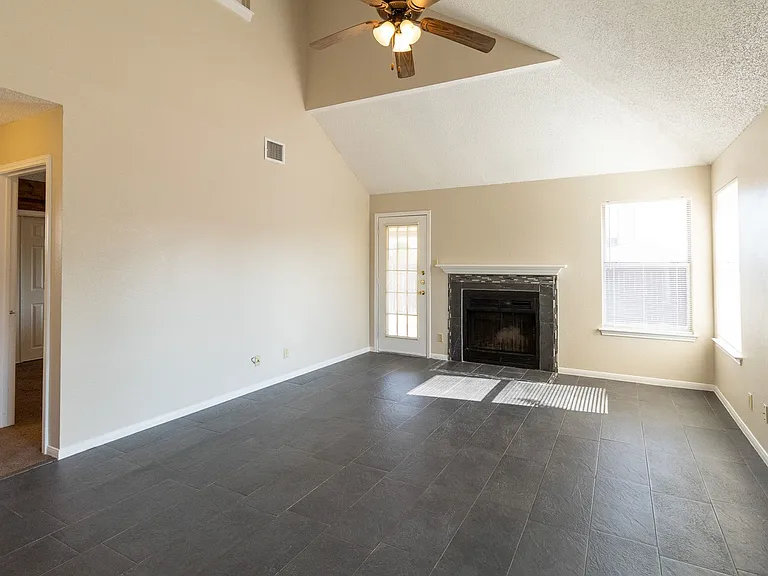 2701 Woodlands Dr — Photo 3