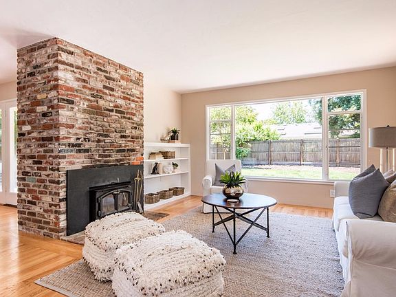4th image of 4068 Laguna Way