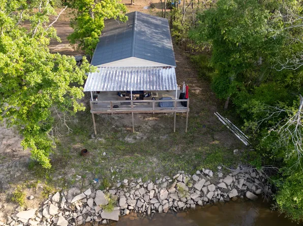 471 Getaway Ln, Surrency, GA 31563