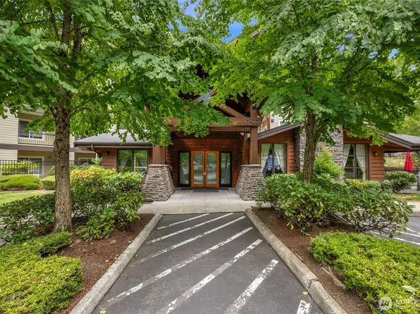 18707 SE Newport Way #306, Issaquah, WA 98027