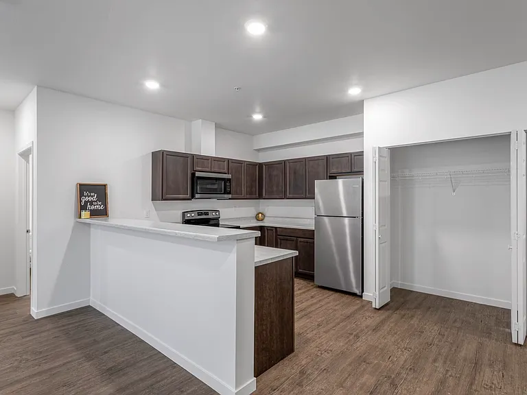 Perrine Court Apartments — Photo 36