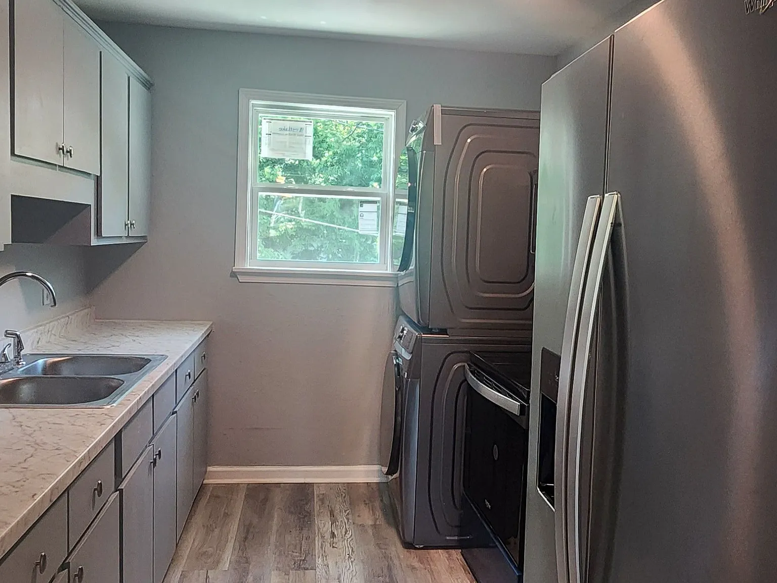 2 bed, 1.0 bath, 1000 sqft, $1,050 — Photo 2