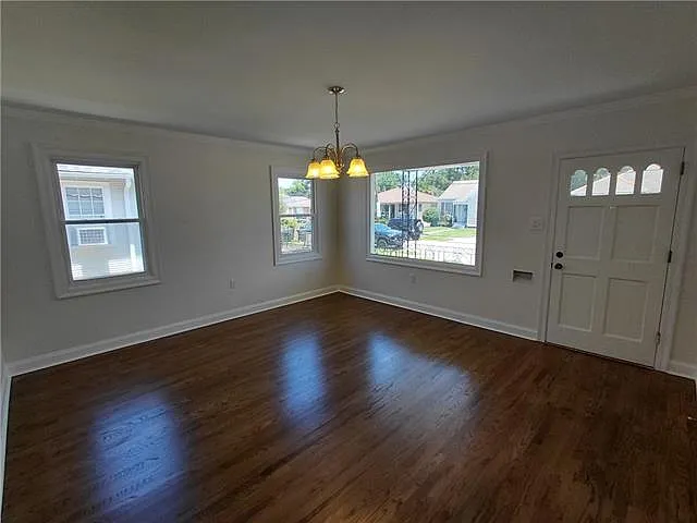 3 bed, 1.0 bath, 1320 sqft, $1,900 — Photo 4