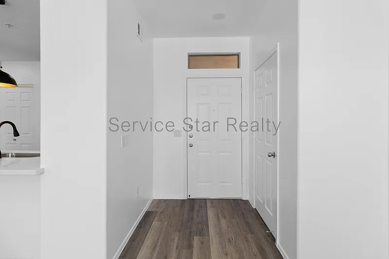 1 bed, 1.0 bath, 798 sqft, $1,624 — Photo 4