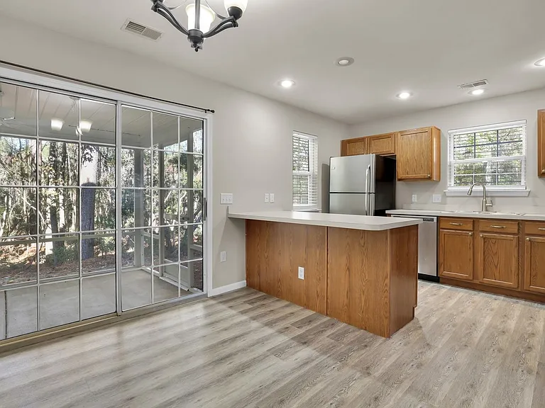 230 N Cir — Photo 21