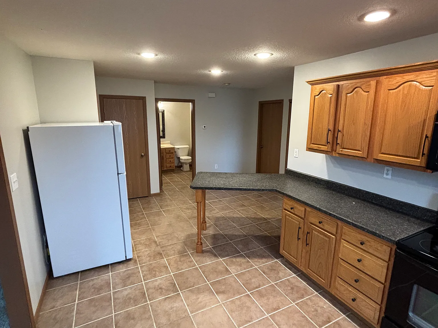 2 bed, $1,050 — Photo 4