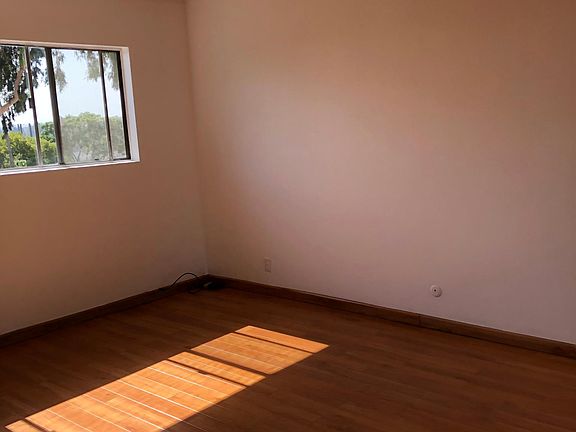 5th image of 1640 College View Dr