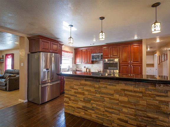 5th image of 2513 Mimosa Dr