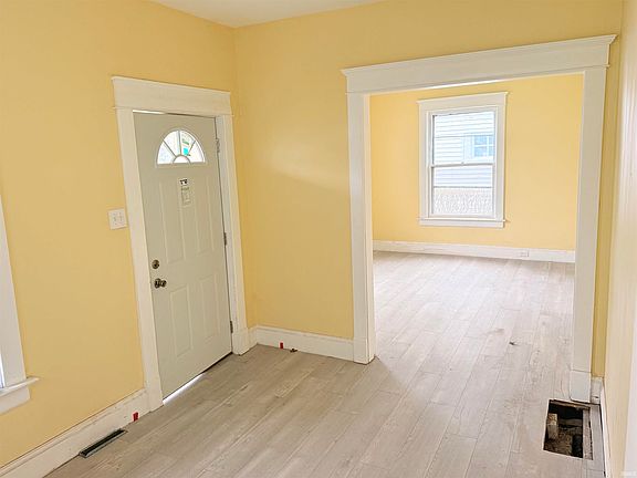 3rd image of 316 E Dayton St