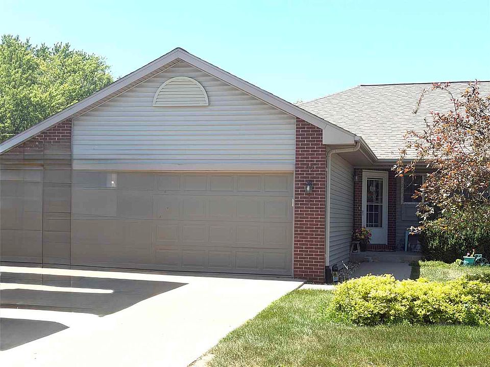 1st image of 90 Sinnott Pl