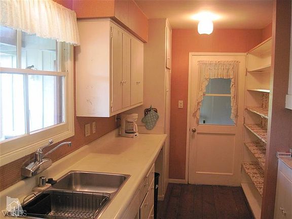 4th image of 217 Echo Ct