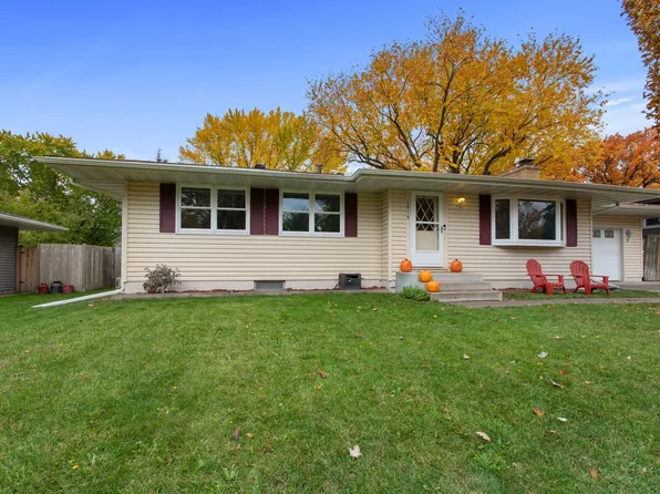 1016 Hackmann Cir NE, Fridley, MN 55432