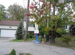 24662 Alexander Rd, Bedford, OH 44146