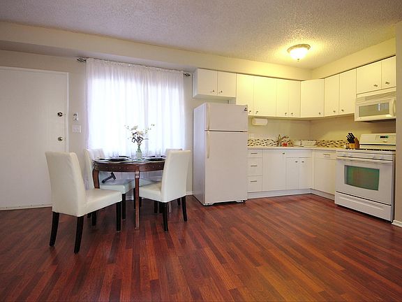 4th image of 4757 W 133rd St #C