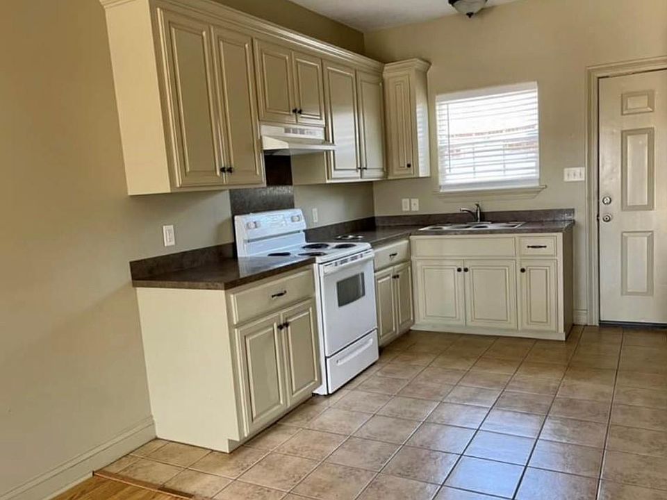 2nd image of 306 S Post Oak Rd #1