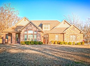 700 S Adams St, Lavaca, AR 72941