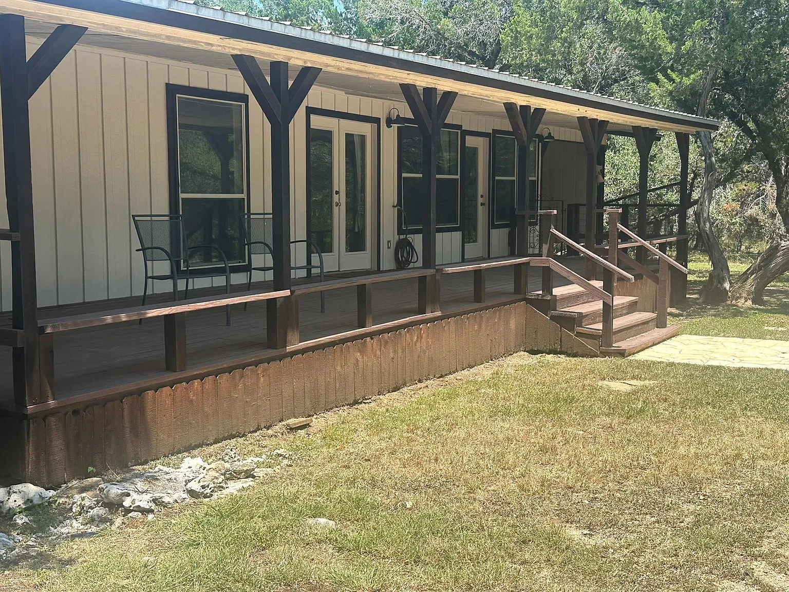 3 bed, 2.0 bath, 2008 sqft, $2,300 — Photo 2