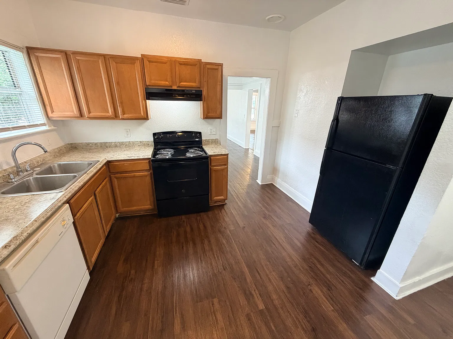 3 bed, 1366 sqft, $2,000 — Photo 3