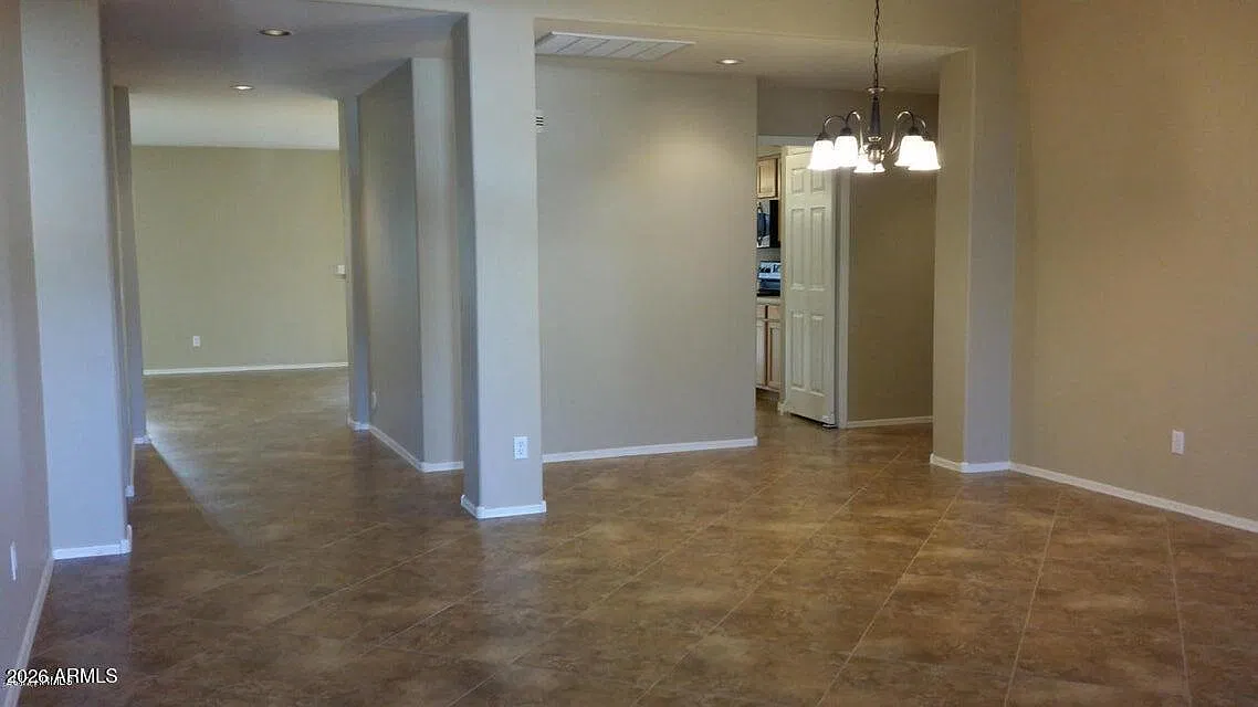 3 bed, 2.0 bath, 2059 sqft, $2,000 — Photo 2