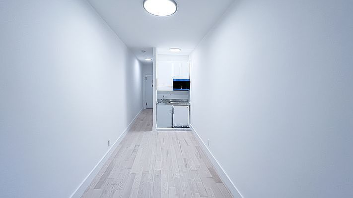 1st image of 206 W 21st St #B5