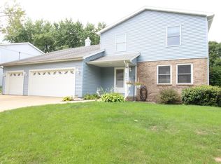 2009 Hidden Lake Rd, Bloomington, IL 61704