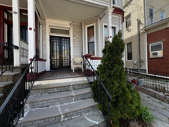 3rd image of 21 Sherman Pl #3