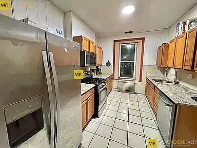 2nd image of 688 Parker St #2Y