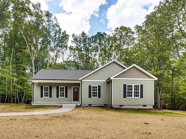 413 Westwood Dr, Seagrove, NC 27341