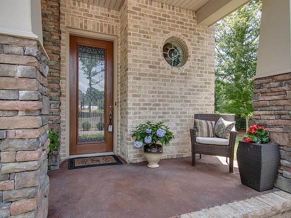 3rd image of 2367 River Terrace Dr