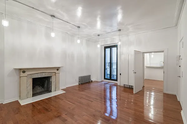 Rented by Bryan L Rozencwaig, LREB | media 27