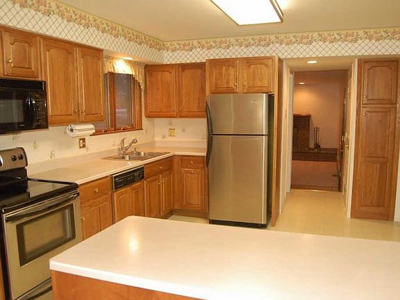 5th image of 2845 Lakehurst Ln