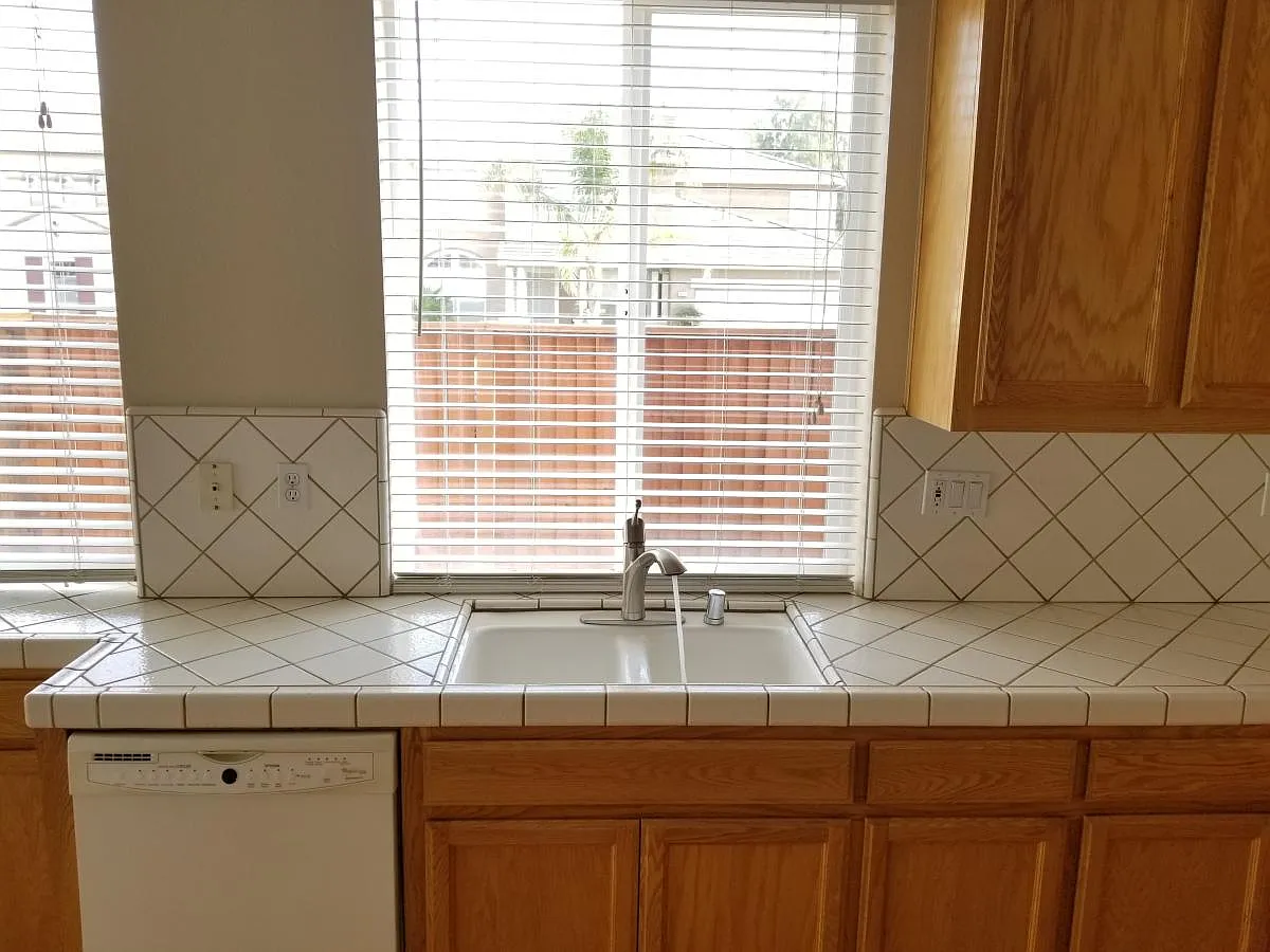 4 bed, 2.5 bath, 2613 sqft, $3,300 — Photo 4