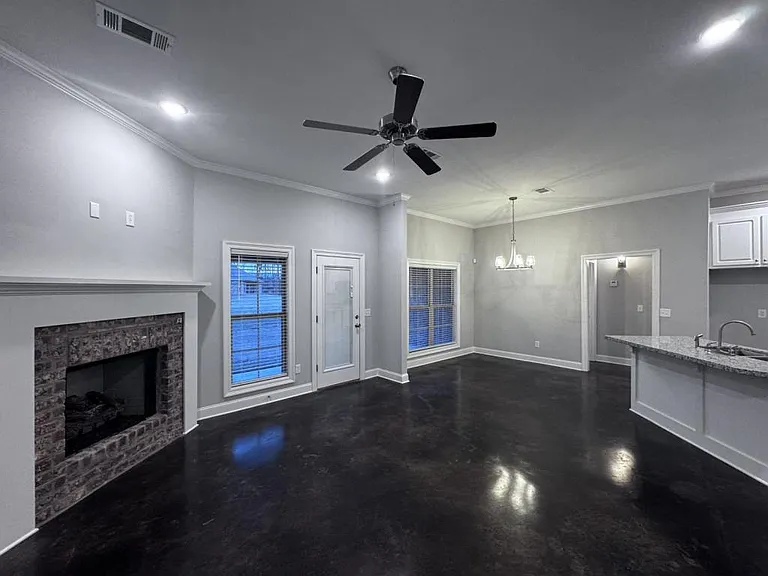 235 Chartleigh Cir — Photo 7