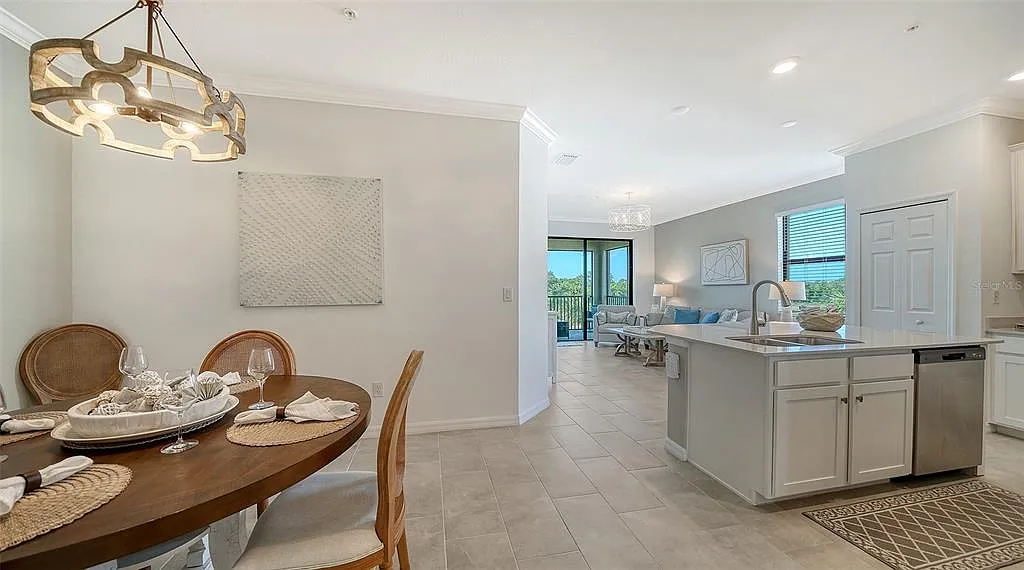 3 bed, 2.0 bath, 1500 sqft, $7,000 — Photo 3
