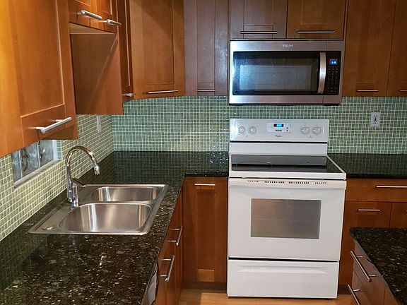 4th image of 2107 Hidden Grove Ln APT 32A