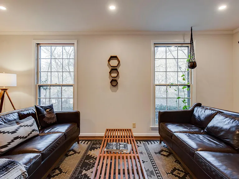 1745 Kingsbury Dr — Photo 3