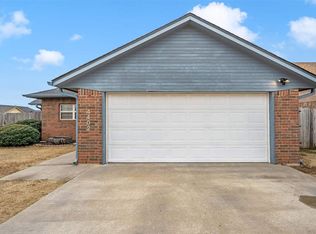 4402 SW Hickory Ln, Lawton, OK 73505