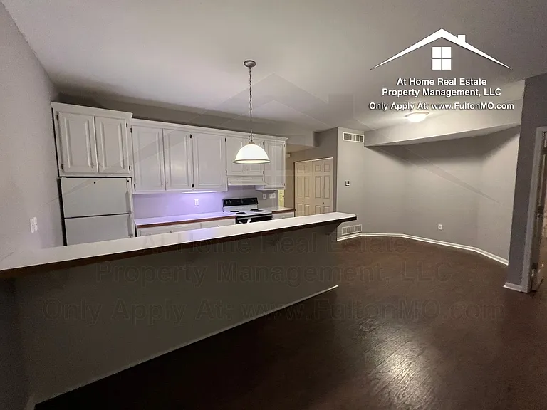 1009 Boulder Ct — Photo 3