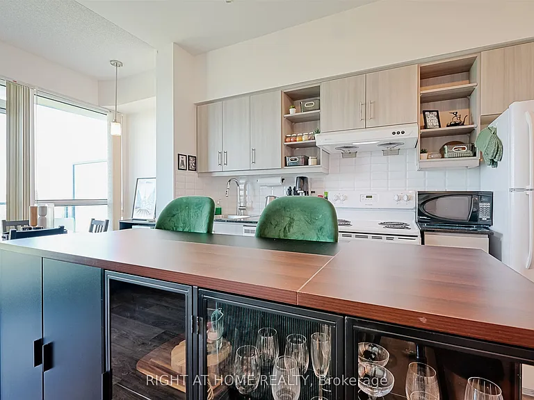 160 Vanderhoof Ave #1018 — Photo 12