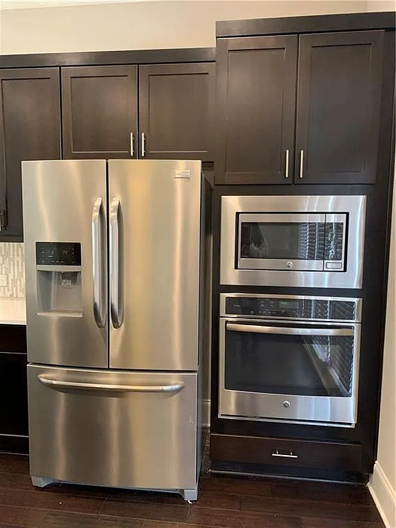 3 bed, 4.0 bath, 2527 sqft, $3,550 — Photo 3