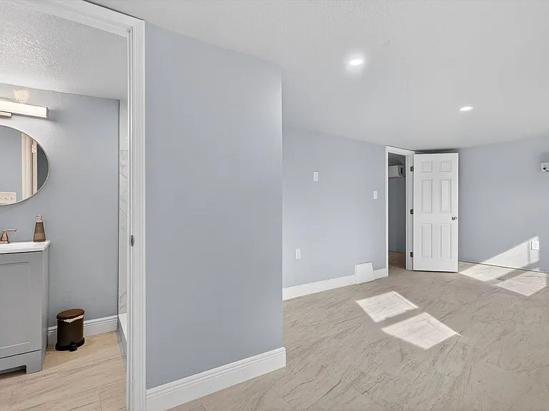 917 Mack Ave #1/2 — Photo 10