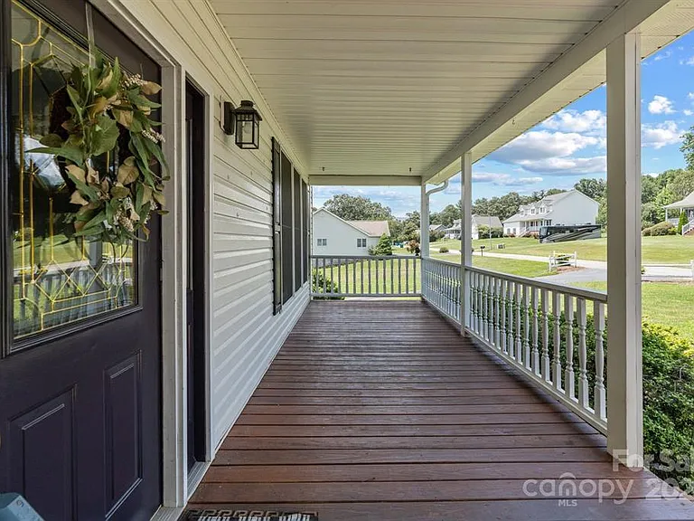 113 Caldonia Dr — Photo 4