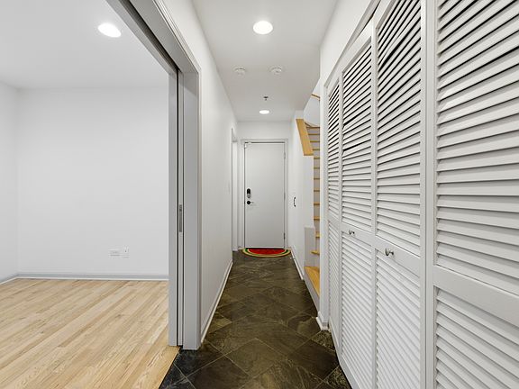 5th image of 16 S Aberdeen St