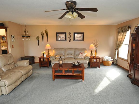 5th image of 536 W River Dr