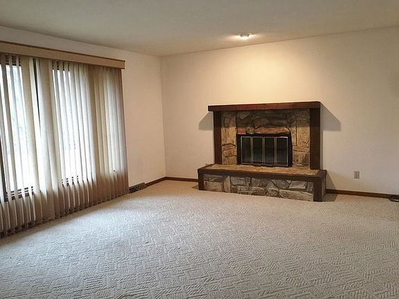 5th image of 4177 Woodlake Ct