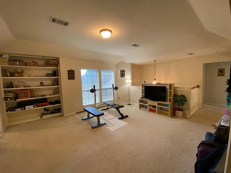 1012 Levant Ln — Photo 9