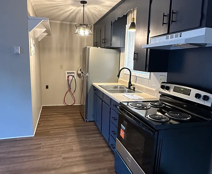 516 E Charles St #5 — Photo 5