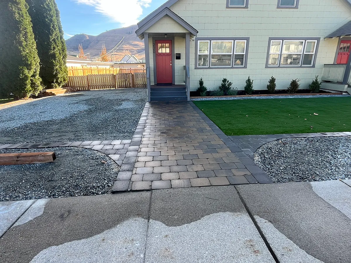 Building Photo - 220 E Chelan Ave