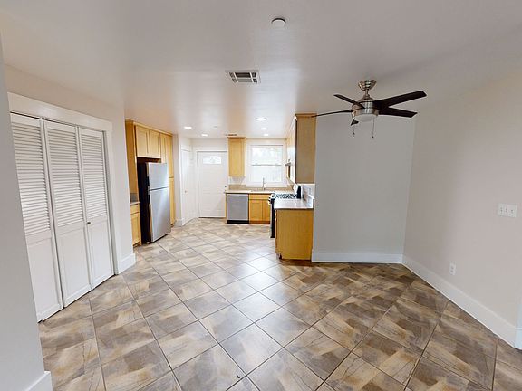 3rd image of 1279 N Garfield Ave Unit 3