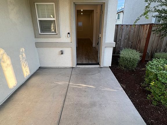 3rd image of 50 Mountainside Way
